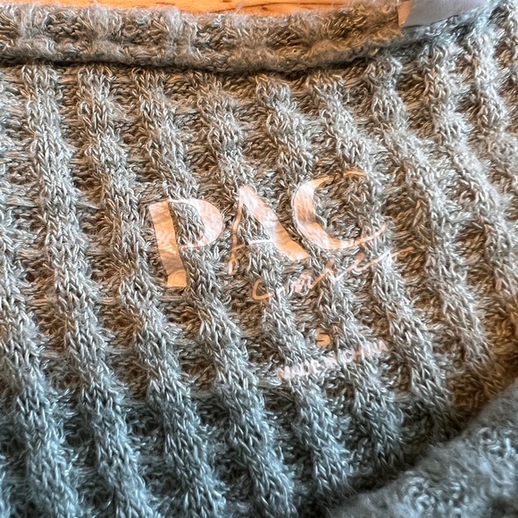 PacSun green/mint waffle-knit ruffled shirt size Small cropped - Picture 2 of 3